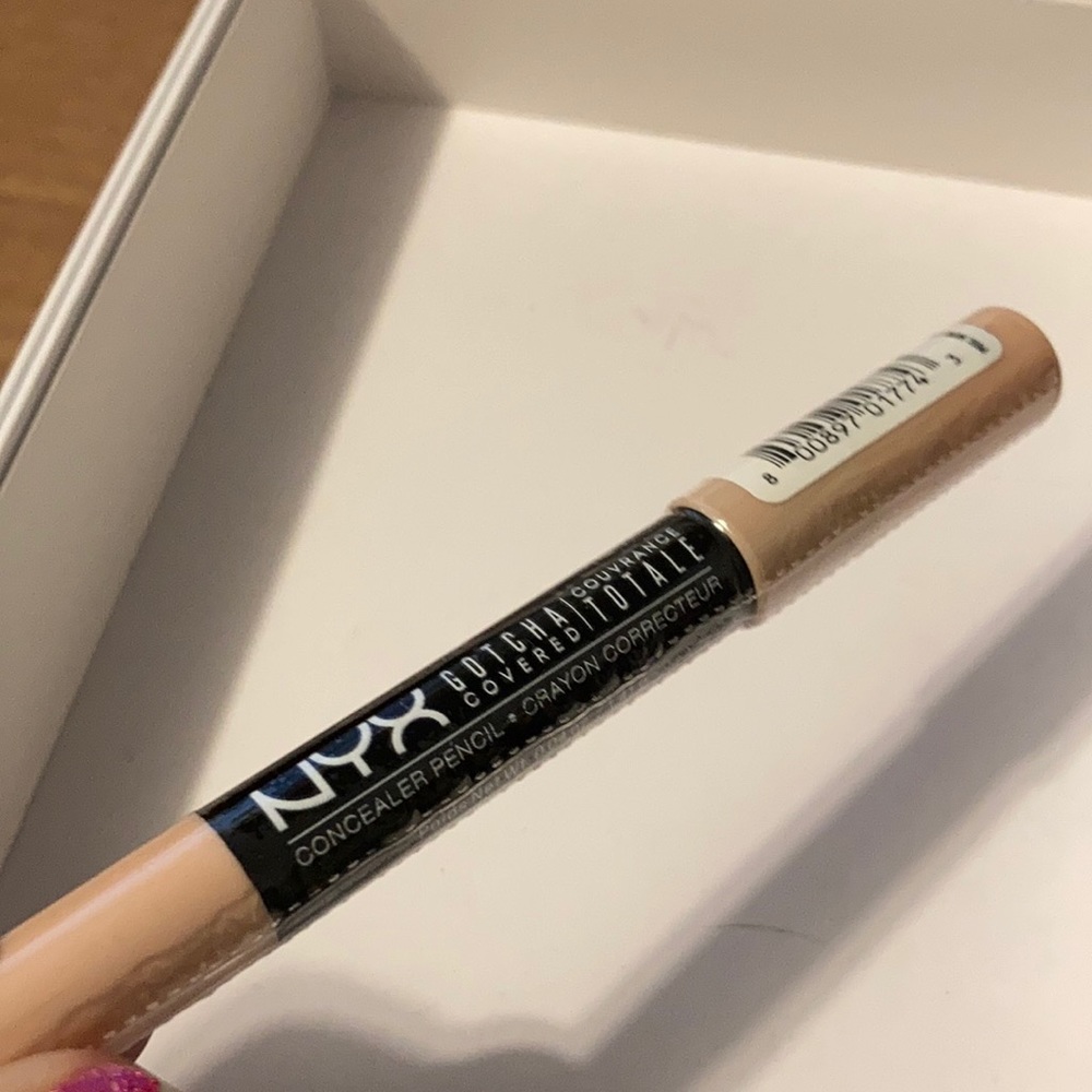 💋NYX “Gotcha covered concealer pencil